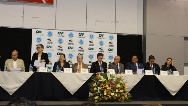 En esta foto constan todos los Directivos de la CAF y ESPOL de Formando Líderes para la Transformación del Ecuador.  Econ. Iván Rivadeneira (Director Académico) y Econ. Xavier Ordeñana (Coordinador Académico).