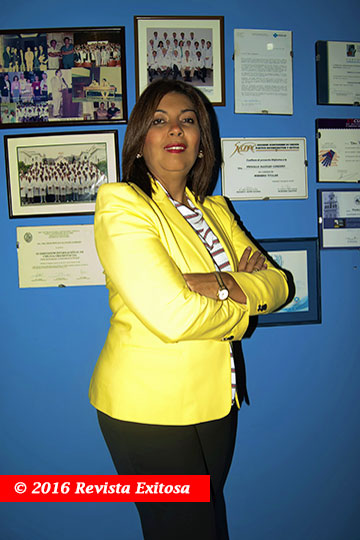 La Dra. Priscilla Alcócer Cordero en su consultorio